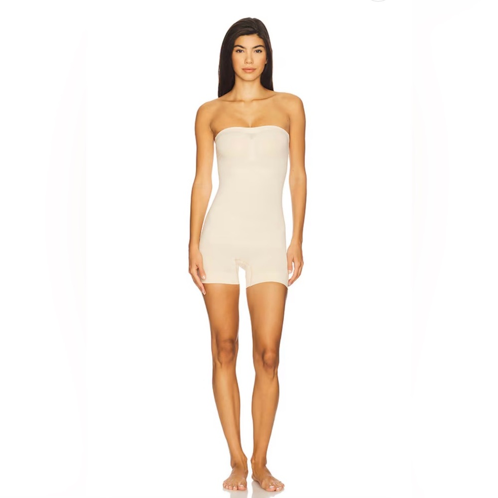NWOT SKIMS Strapless Shapewear Bodysuit in Nude Cream